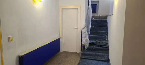 Treppenhaus streichen und HK-Vorher
